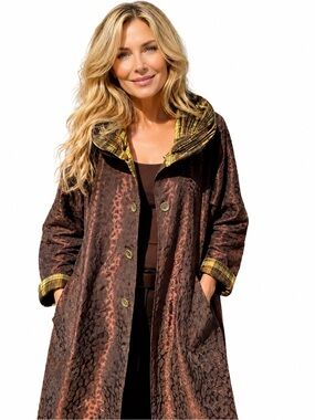 UbU Reversible raincoat. Beautiful addition to your wardrobe.